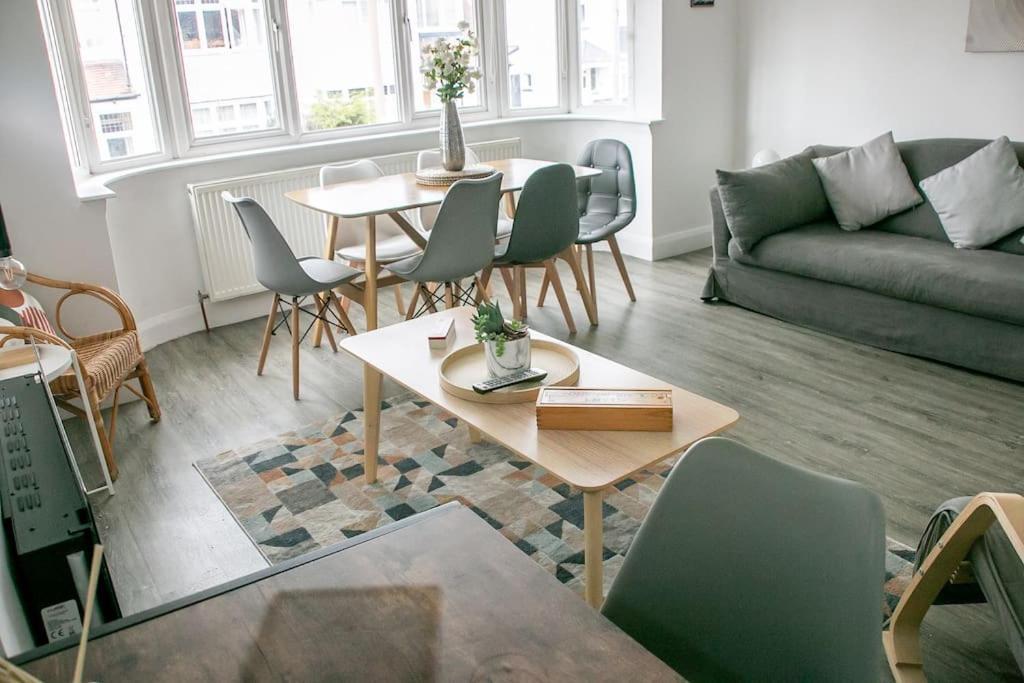 Stylish Retreat In Leigh-On-Sea Apartment Southend-on-Sea Exterior photo